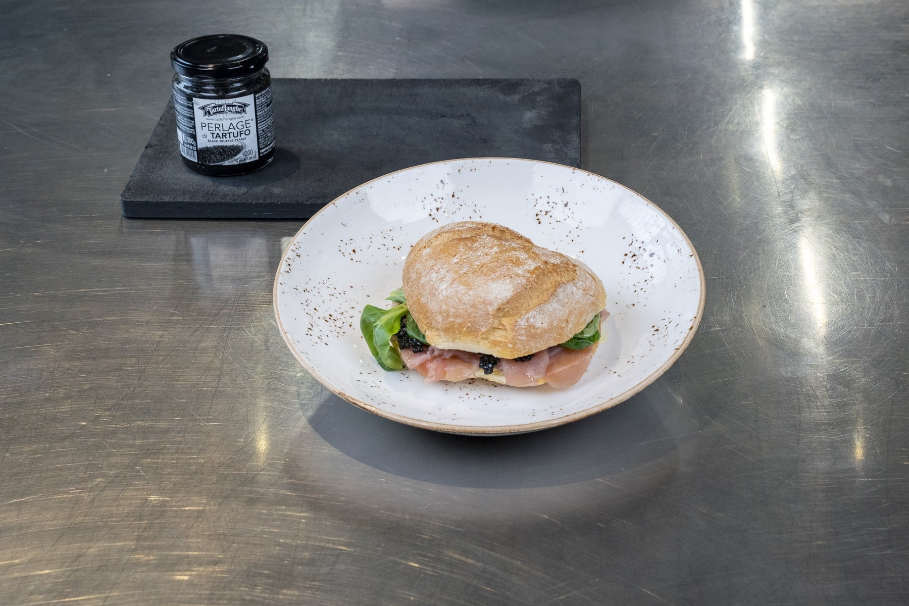 Fresh sandwich with Truffle Perlage®, fresh Tuna and Butter.